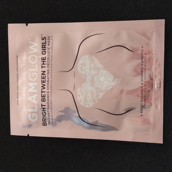 GLAMGLOW Bright Between The Girls Instant Radiance Hydrating Decollete Mask - Picture 2 of 5
